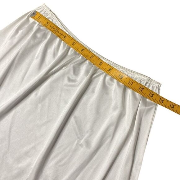 VASSARETTE Satin Short Slip - Picture 5 of 6